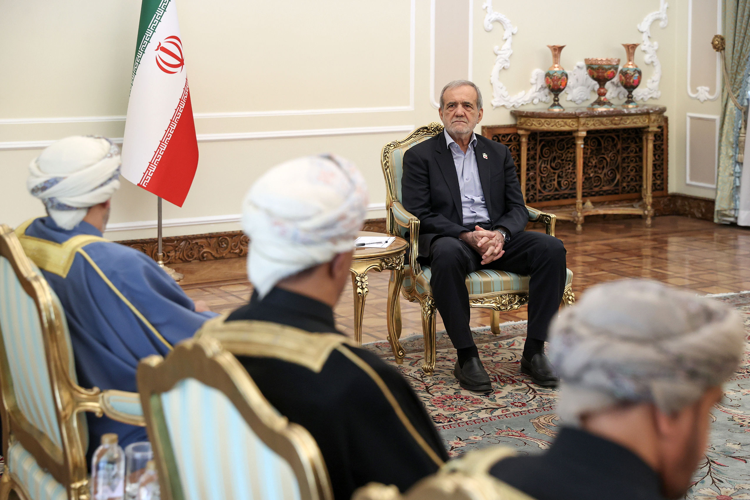 پزشکیان: ایران و عمان در فراز و نشیب‌های منطقه‌ای، همواره یاور یکدیگر بوده‌اند