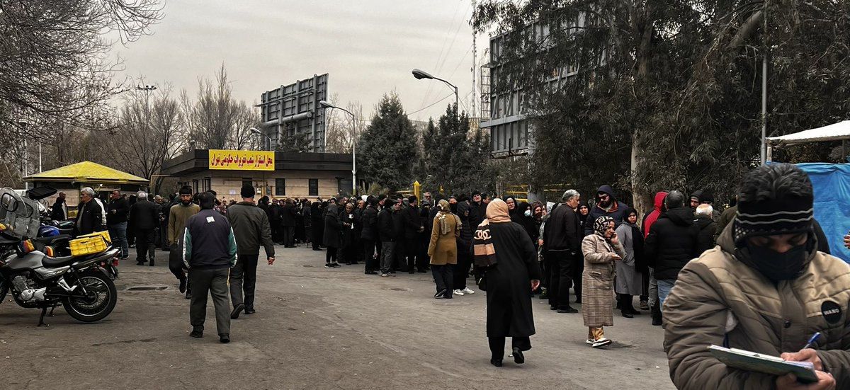 صفهای طولانی مردم برای خرید گوشت قرمز خارجی با تعرفه دولتی؛ واقعیتی تلخ و ادامهدار