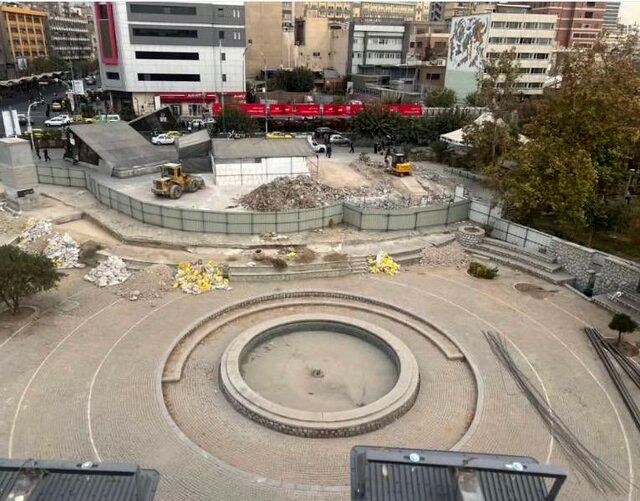 سکوی تخریب شده در ورودی متروی تئاتر شهر ربطی به میراث فرهنگی ندارد/ جانمایی مجسمه جدید در بوستان دانشجو؛ بزودی