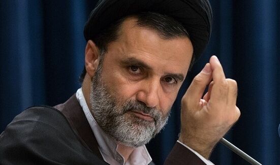 نبویان؛ نماینده‌ای‌ چنددرصدی که دست‌بردار هم نیست