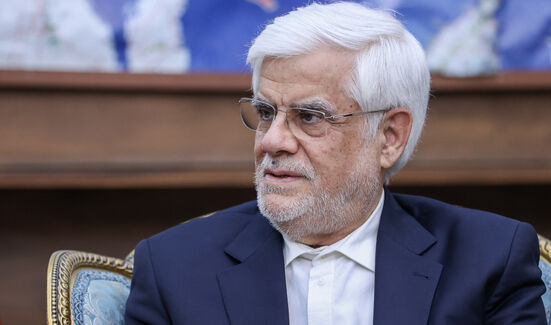 عارف: برخی سلطنت‌های بی‌عرضه و وابسته، با فساد و ضعف خود، شکوه و عظمت را از ایران گرفتند