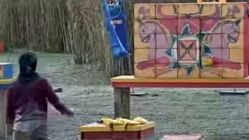 پرتاب سنگ به تاریخ ایران؛ نمایشی از ویران‌سازی ایران