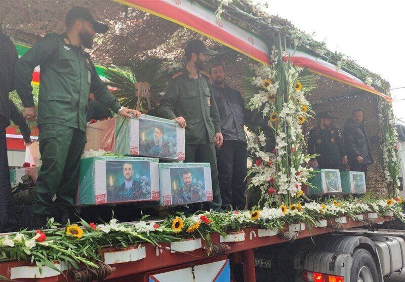 ویدئو| اقامه نماز بر پیکر شهدای خدمت توسط رهبر انقلاب