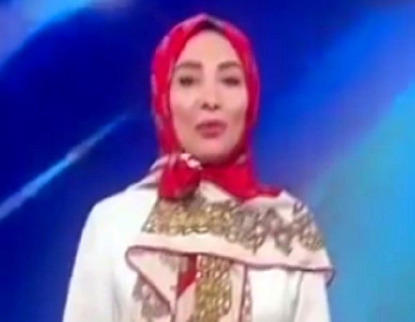 چرا آن مجری با پوششی متفاوت جلوی دوربین آمد؟
