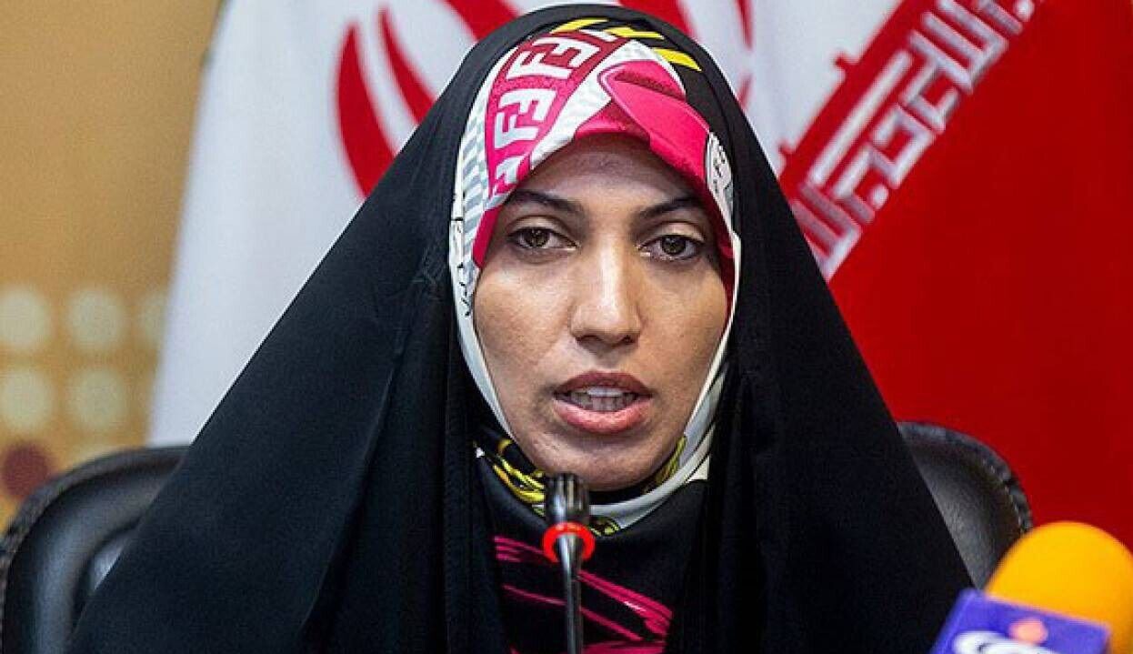 آمنه‌سادات ذبیح‌پور از احمدی‌نژاد شکایت کرد