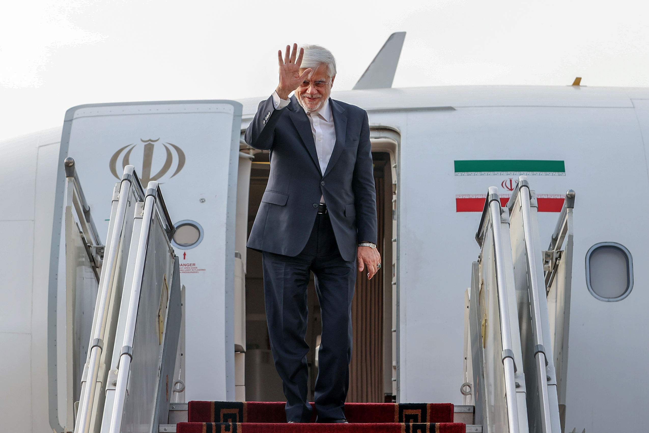 عارف به روسیه می‌رود