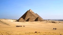 چرا هرم بزرگ جیزه در برابر زلزله فرو نریخته است؟