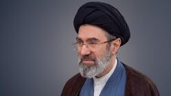 پیام رهبر انقلاب به مناسبت تشییع رهبر شهید: عهد می‌بندیم که انتقام خون پاک شما و همه‌ شهیدان این دو جنگ را از قاتلین جنایتکار و بی‌آبرو بگیریم