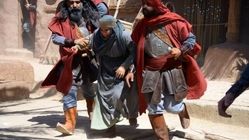 چالش‌های گریم بازیگر «مهمان کُشی» با ۲ نقش کاملا متضاد