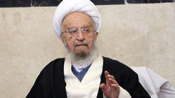 آیت‌الله مکارم شیرازی: هر شخص یا رژیمی که رهبری و مرجعیت را تهدید کند حکم محارب دارد