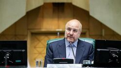 عکس | چهره قابل توجه محمدباقر قالیباف در جوانی با موهای فشن
