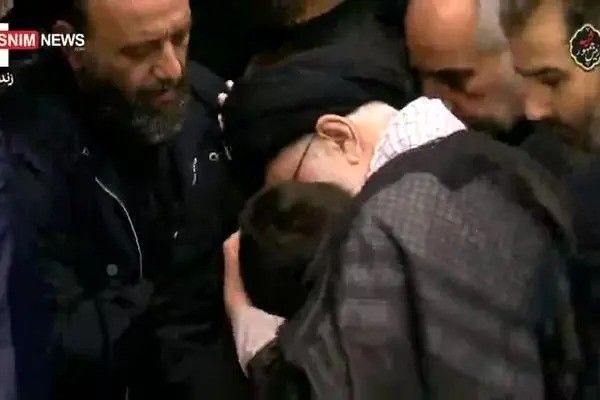 ویدئو| دلجویی رهبری از فرزندان «شهدای خدمت»