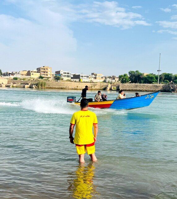 عملیات موفق ناجیان غریق خوزستان با نجات ۱۵ هموطن