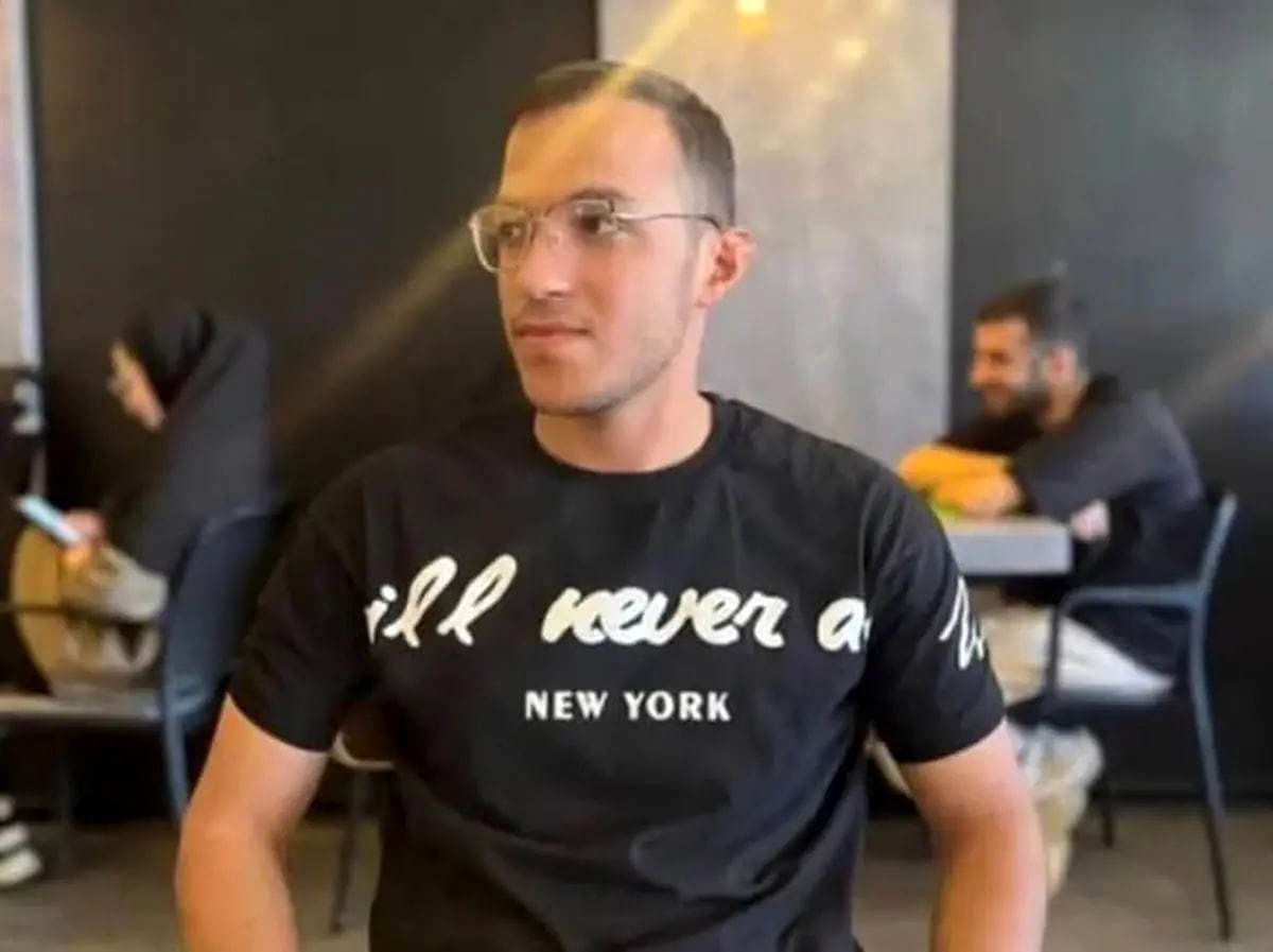 پدر جوان اهوازی که بر اثر خودسوزی درگذشت: تا وقتی شهردار از اهواز بیرون نرود، پیکر پسرم را تحویل نمی‌گیریم