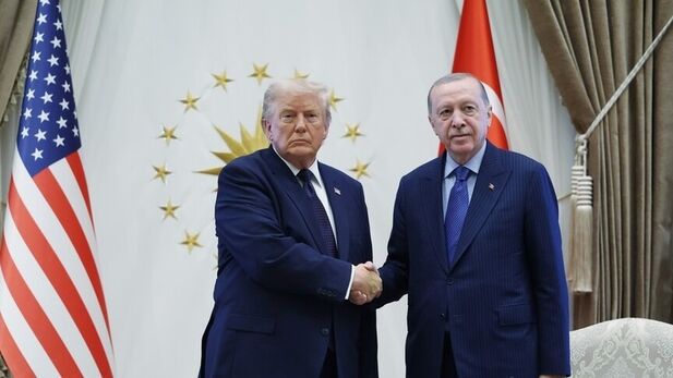 گفت‌وگوی تلفنی اردوغان و ترامپ؛ تأکید ترکیه بر راه‌حل دیپلماتیک برای تنگه هرمز و یمن