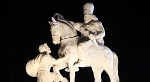 شهرداری تهران: مجسمه والرین در ورودی فرودگاه مهرآباد نصب شد