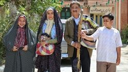 در حکایت‌های کمال به اندازه نیاز به موضوعات سیاسی پرداخته‌ایم