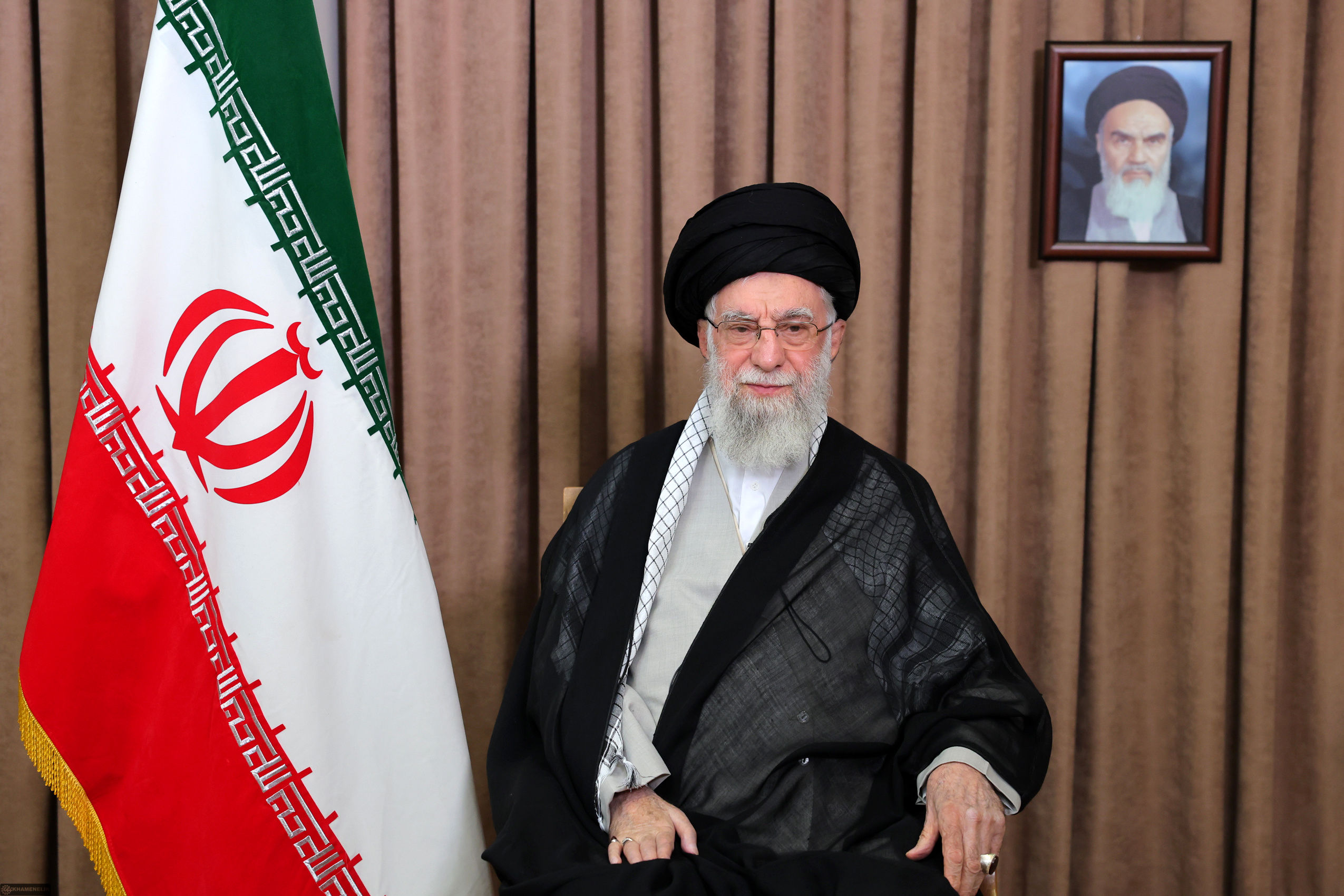 رهبر انقلاب: رژیم صهیونیستی زیر ضربات جمهوری اسلامی تقریباً از پا درآمد و لِه شد