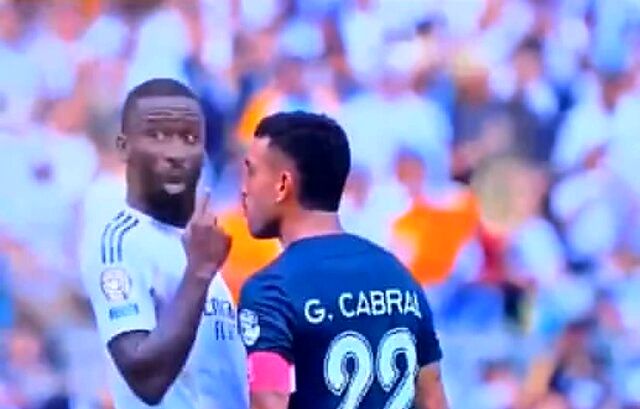 کاپیتان تیم مکزیکی: به رودیگر گفتم ترسوی لعنتی!