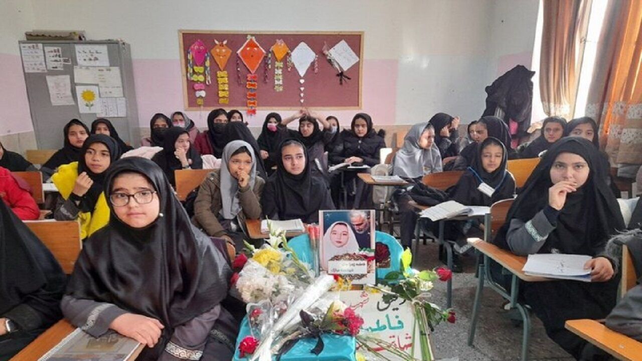 ویدئو | واکنش همکلاسی‌های یکی از شهدای حادثۀ تروریستی کرمان هنگام حضور و غیاب
