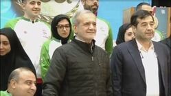 عکس | قاب یادگاری قهرمانان المپیکی با رییس‌جمهور و وزیر ورزش و جوانان