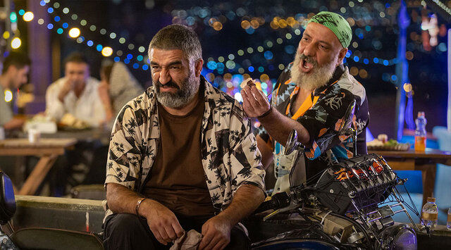 سازنده فیلم «دایناسور» برای فروش بلیت نیم‌بها پیشنهاد داد