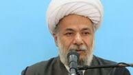 نخبگان مؤثر و متعهد را به بهانه‌های مختلف از قطار انقلاب به بیرون پرتاب کرده‌اند؛ متأسفانه نشانه‌هایی از زدودن دین در جامعه خودنمایی می‌کند