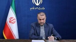 عکس | هدیه متفاوت امیرعبداللهیان به سردار حاجی زاده پس از حمله سپاه به اسرائیل