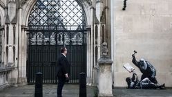 حذف اثر جنجالی بنکسی از دیوار دادگاه قدیمی لندن 