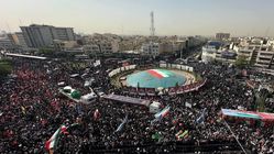 عکس | پوشش سریع حضور علی شمخانی در مراسم تشییع شهدای اقتدار ایران توسط شبکه العربیه سعودی