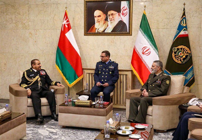دیدار مقام ارشد نظامی عمان با فرمانده ارتش و وزیر دفاع در تهران