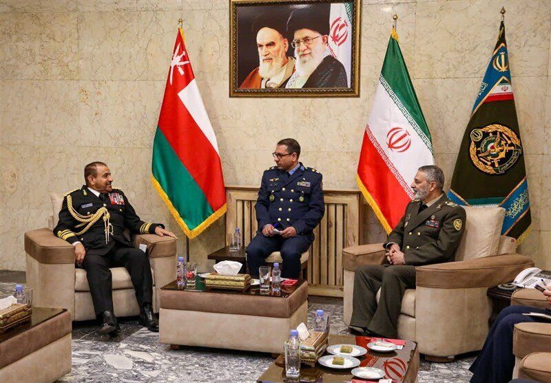 دیدار مقام ارشد نظامی عمان با فرمانده ارتش و وزیر دفاع در تهران
