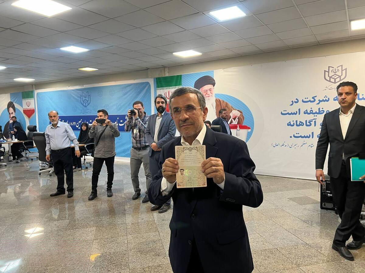 انتشار تصاویری از شناسنامه محمود احمدی نژاد