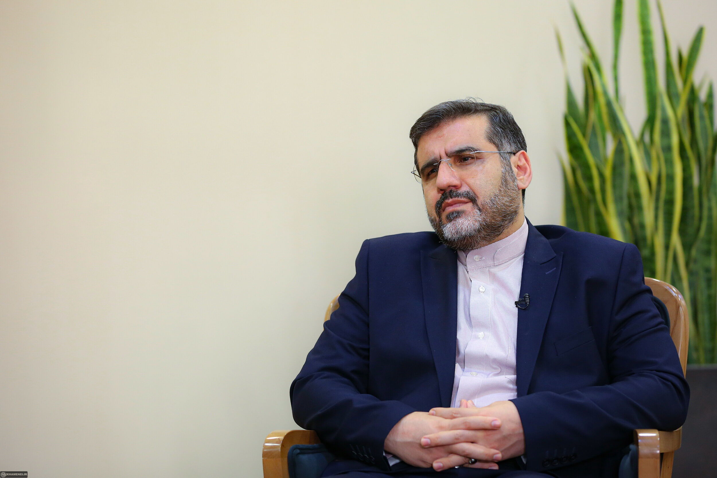 پاسخ وزیر ارشاد درباره ساخت فیلم بدون مجوز رسول‌اف