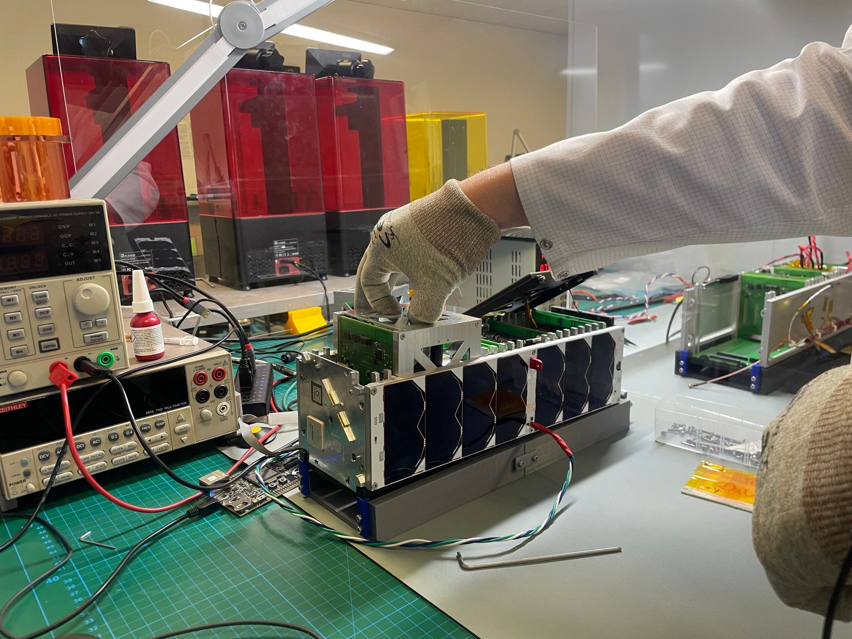 نخستین ماهواره با کنترل AI به مدار زمین رسید