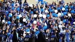 عکس | درخواست زیبای بانوان هوادار استقلالی از بازیکنان این تیم
