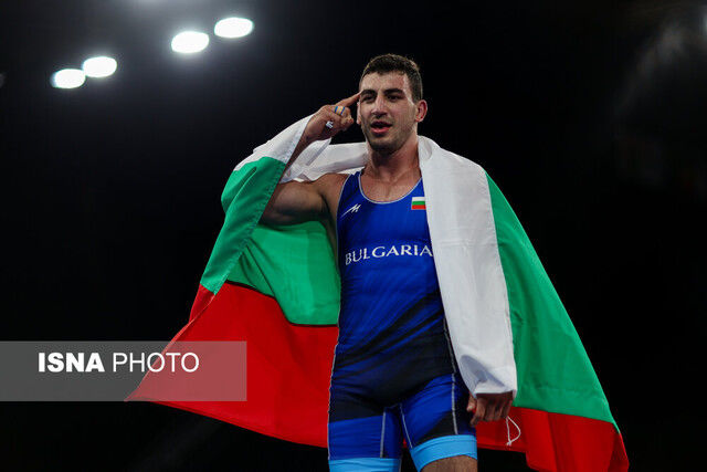 درگیری قهرمان المپیک بالا گرفت