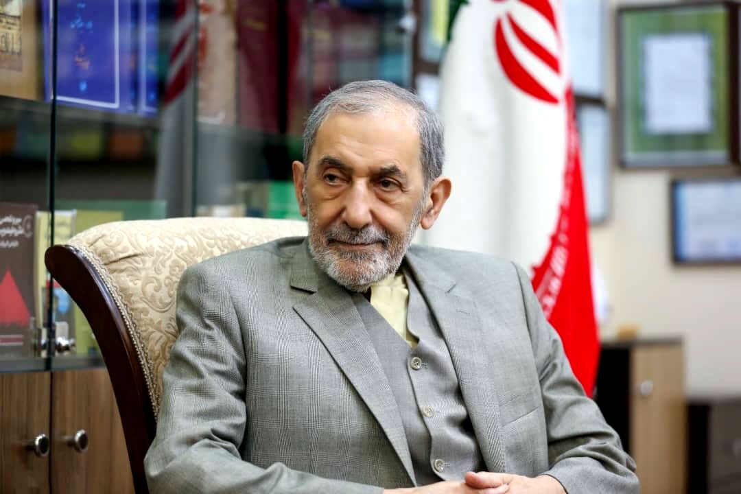 پیشنهاد ولایتی برای برگزاری جشنواره جهانی فجر در خلیج فارس