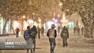 ویدئو | رقص و شادی مردم رشت از بارش برف در نیمه شب