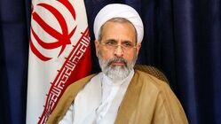 آیت الله اعرافی: رهبر شهید انقلاب شناخت دقیقی از تاریخ و جریان‌های کشورها داشتند/ حقی که ایشان بر زبان و ادبیات فارسی دارند، بسیار بالاست